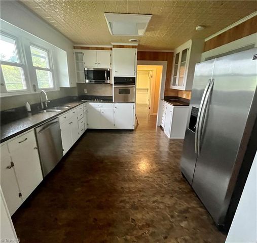 1513 Pittman Street, Mount Airy, NC 27030