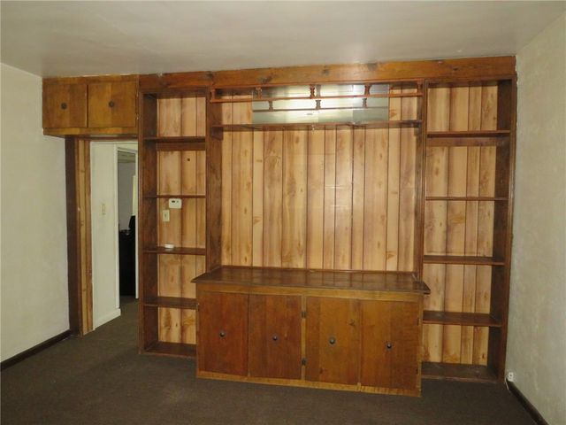 276 Mckinley St, Braddock Hills, PA 15221