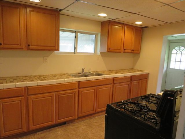 276 Mckinley St, Braddock Hills, PA 15221