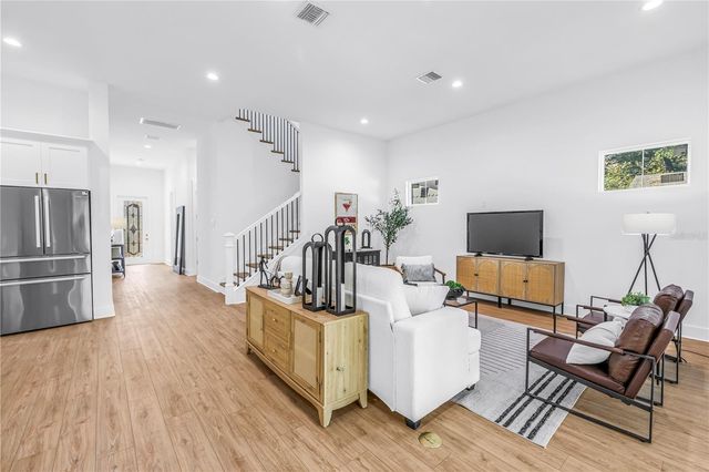 1025 42ND AVENUE N, St Petersburg, FL 33703