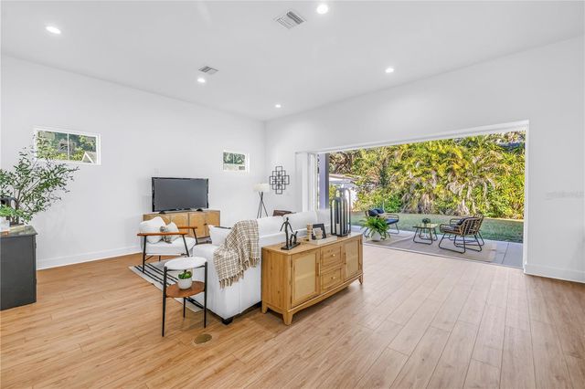 1025 42ND AVENUE N, St Petersburg, FL 33703