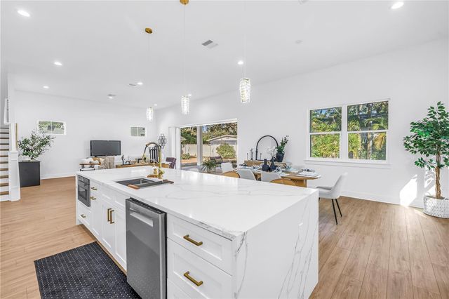 1025 42ND AVENUE N, St Petersburg, FL 33703