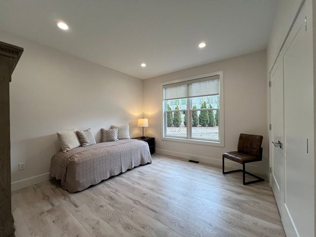 68 Tallyho Dr, Springfield, MA 01118