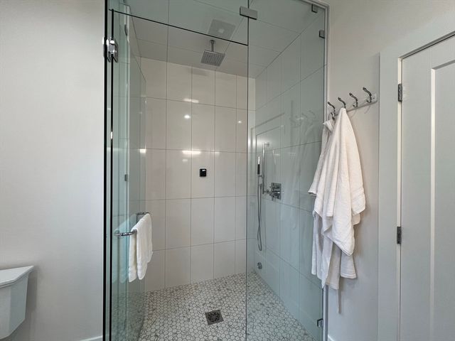 68 Tallyho Dr, Springfield, MA 01118