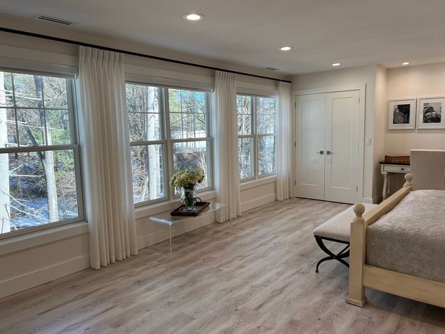 68 Tallyho Dr, Springfield, MA 01118