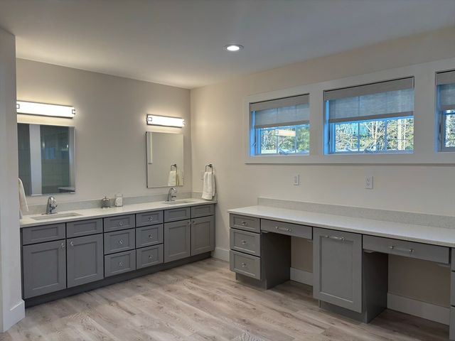 68 Tallyho Dr, Springfield, MA 01118