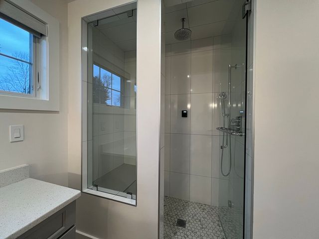 68 Tallyho Dr, Springfield, MA 01118