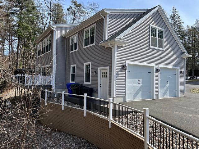 68 Tallyho Dr, Springfield, MA 01118