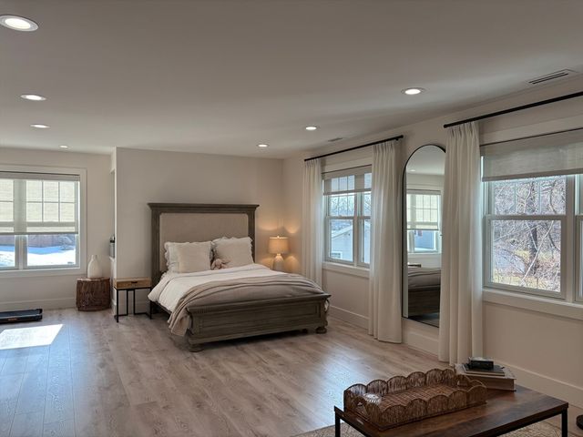 68 Tallyho Dr, Springfield, MA 01118