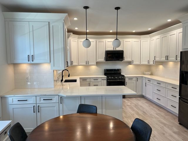 68 Tallyho Dr, Springfield, MA 01118