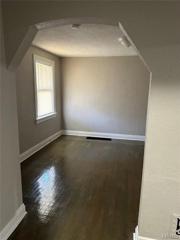 8347 Octavia Avenue, St Louis, MO 63136