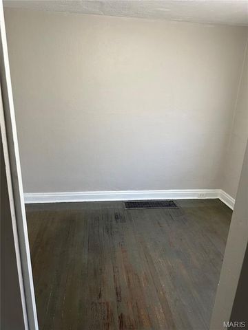 8347 Octavia Avenue, St Louis, MO 63136