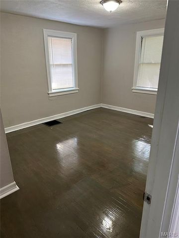 8347 Octavia Avenue, St Louis, MO 63136