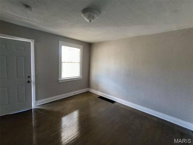 8347 Octavia Avenue, St Louis, MO 63136