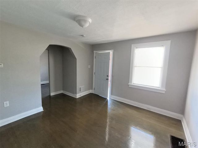 8347 Octavia Avenue, St Louis, MO 63136
