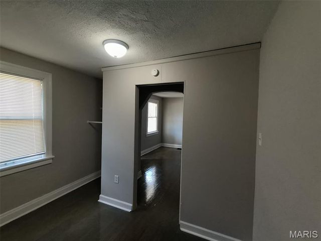8347 Octavia Avenue, St Louis, MO 63136