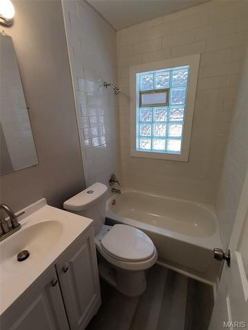 8347 Octavia Avenue, St Louis, MO 63136