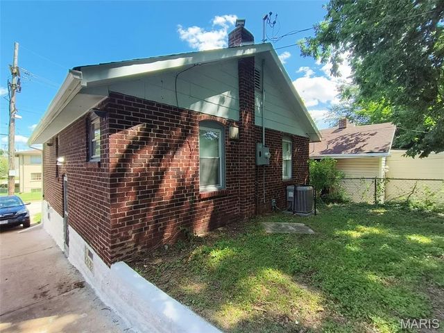 8347 Octavia Avenue, St Louis, MO 63136