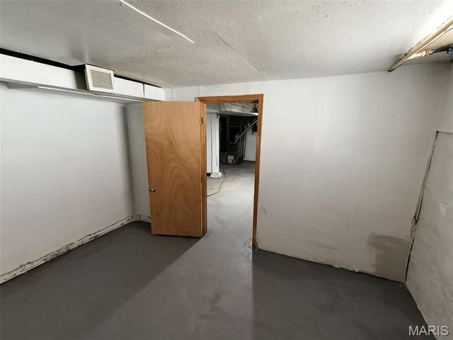 8347 Octavia Avenue, St Louis, MO 63136
