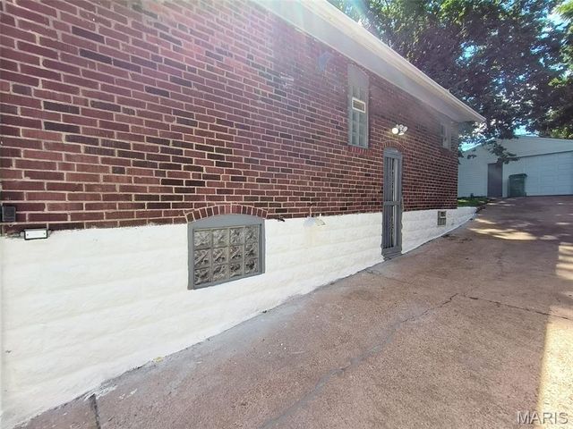 8347 Octavia Avenue, St Louis, MO 63136
