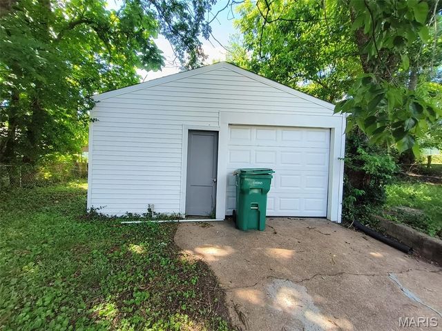 8347 Octavia Avenue, St Louis, MO 63136
