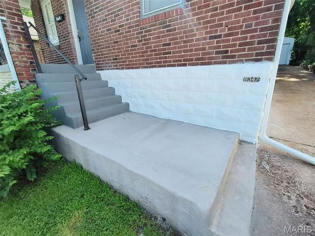 8347 Octavia Avenue, St Louis, MO 63136
