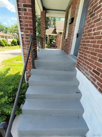8347 Octavia Avenue, St Louis, MO 63136