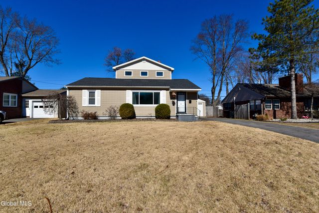 30 Forest Drive, Colonie, NY 12205