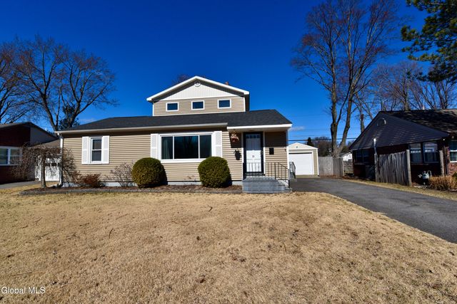 30 Forest Drive, Colonie, NY 12205