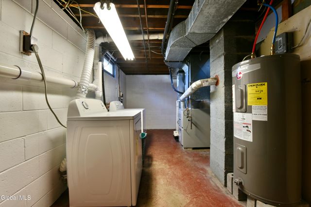 30 Forest Drive, Colonie, NY 12205