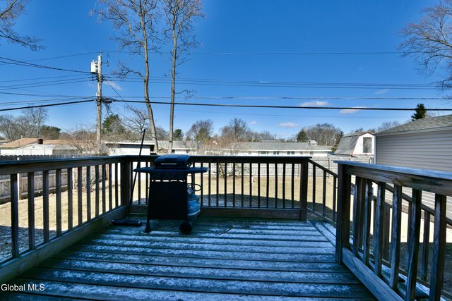 30 Forest Drive, Colonie, NY 12205