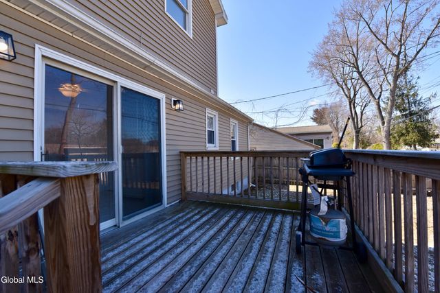 30 Forest Drive, Colonie, NY 12205