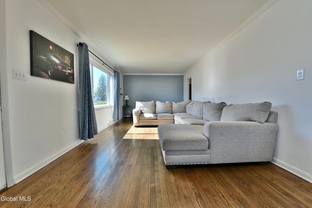 30 Forest Drive, Colonie, NY 12205