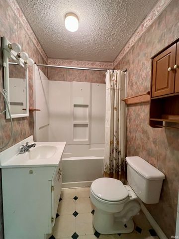 324 W GRISSOM Avenue, Mitchell, IN 47446