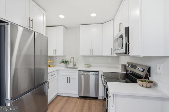 8233 LONGPOINT RD, Baltimore, MD 21222