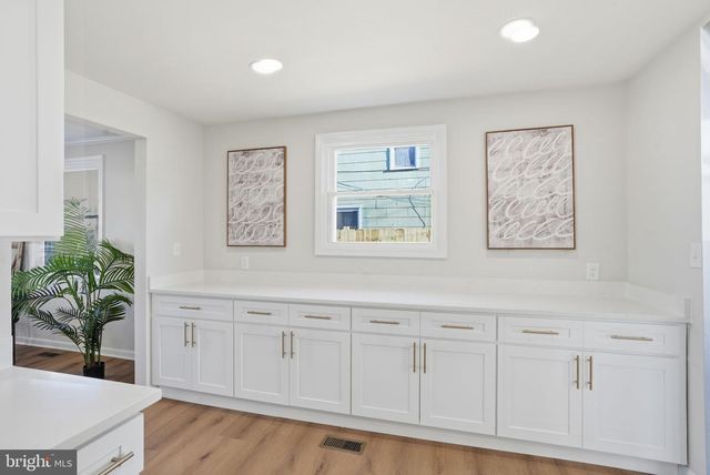 8233 LONGPOINT RD, Baltimore, MD 21222