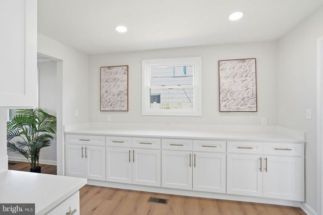 8233 LONGPOINT RD, Baltimore, MD 21222