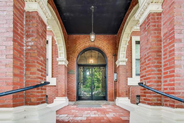 3735 S Lake Park Avenue G, Chicago, IL 60653