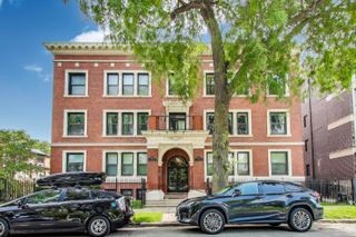 3735 S Lake Park Avenue G, Chicago, IL 60653
