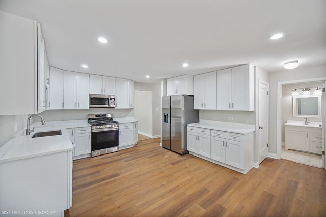 4228 Applewood Lane, Matteson, IL 60443