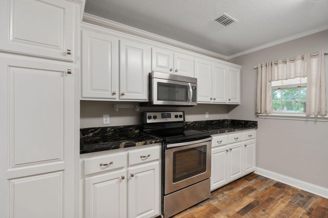 107 Forrest Dr, Petal, MS 39465