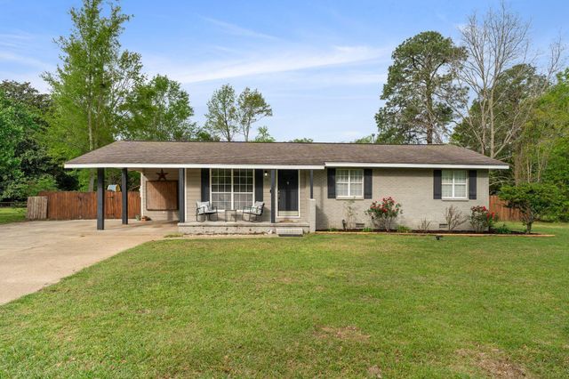 107 Forrest Dr, Petal, MS 39465