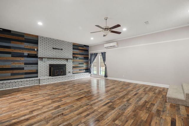 107 Forrest Dr, Petal, MS 39465