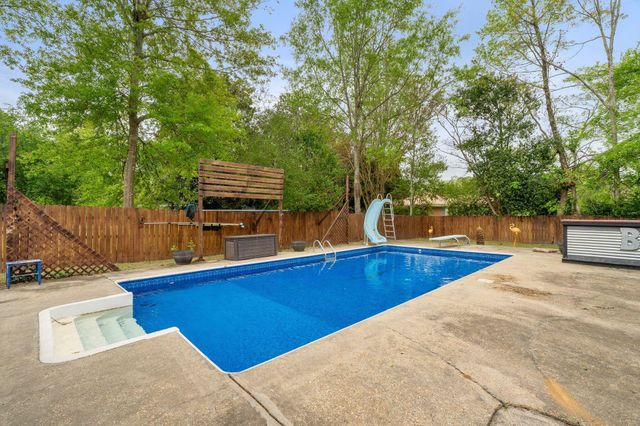 107 Forrest Dr, Petal, MS 39465