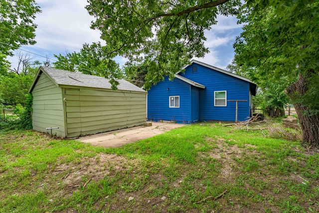 1106 N Grove Ave, Wichita, KS 67214