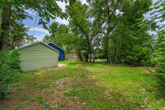 1106 N Grove Ave, Wichita, KS 67214