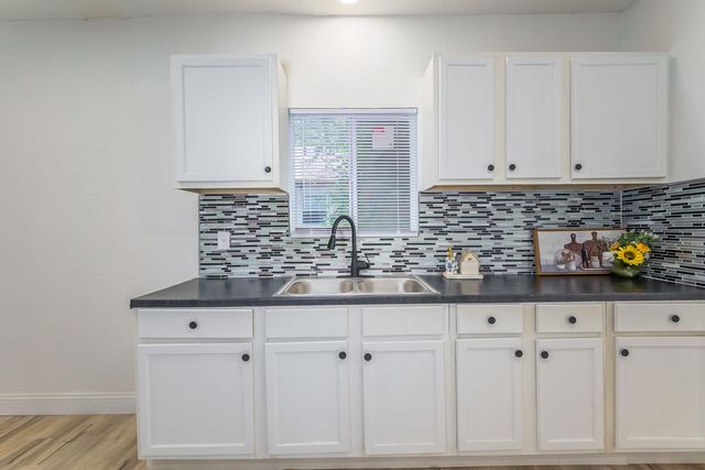 1106 N Grove Ave, Wichita, KS 67214