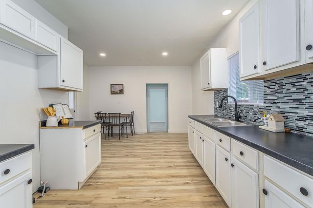 1106 N Grove Ave, Wichita, KS 67214
