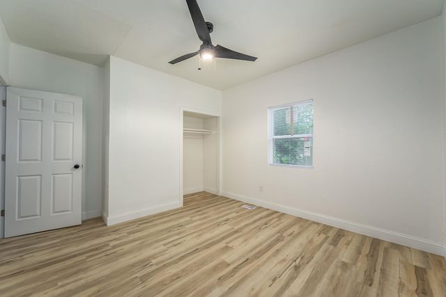 1106 N Grove Ave, Wichita, KS 67214
