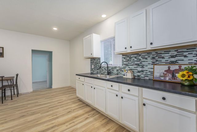 1106 N Grove Ave, Wichita, KS 67214